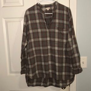 Woman’s plaid high/low shirt
